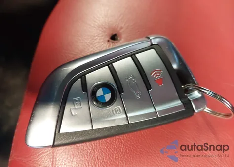 2021 BMW X5 M z USA, uszkodzony, nr VIN 5YMJU0C07M9E85852